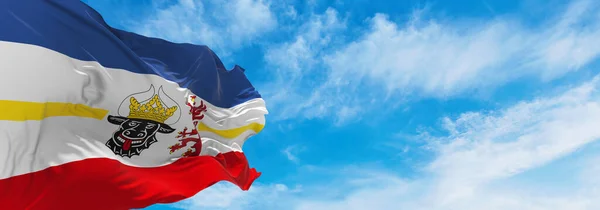 Bandeira Mecklemburgo Pomerânia Ocidental Estado Fundo Céu Nublado Pôr Sol — Fotografia de Stock