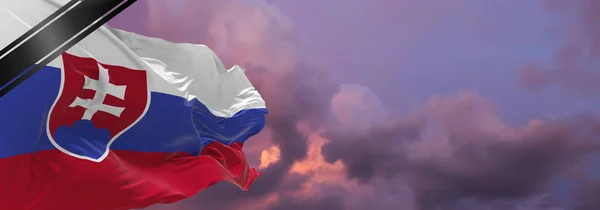 Bandiera Nazionale Della Slovacchia Con Nastro Lutto Ricordo Delle Vittime — Foto Stock
