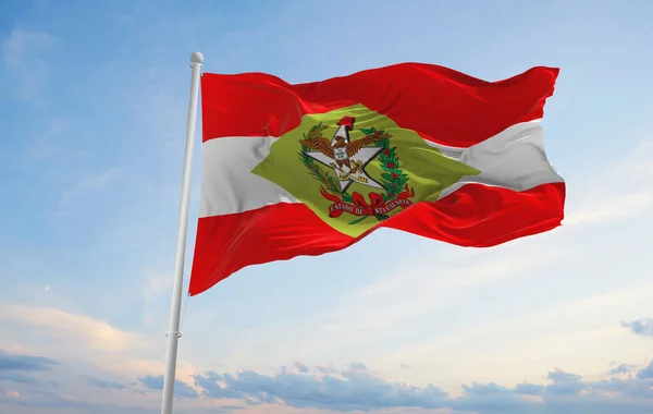 Vlajka Santa Catarina Brazílie Oblačném Pozadí Oblohy Při Západu Slunce — Stock fotografie