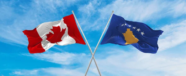 Cruzou Bandeiras Nacionais Canadá Bandeira Kosovo Acenando Vento Céu Nublado — Fotografia de Stock