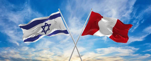 Croisé Drapeaux Nationaux Israël Pérou Drapeau Agitant Dans Vent Ciel — Photo