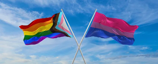 Cruzou Bandeiras Progresso Lgbt Orgulho Isexuality Orgulho Acenando Vento Céu — Fotografia de Stock