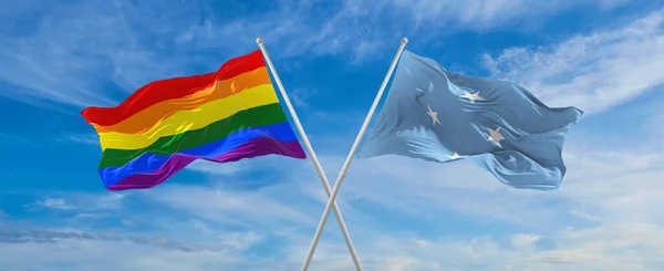 Cruzou Bandeiras Lgbt Micronésia Bandeira Dos Estados Federados Acenando Vento — Fotografia de Stock