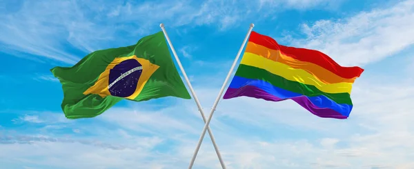 Přeplouvaly Národní Vlajky Brazílie Lgbt Pride Vlajky Vlnící Větru Zatažené — Stock fotografie