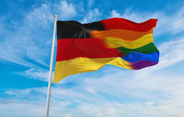 Almanya Nın Ulusal Bayrağı Bulutlu Gökyüzünde Rüzgarda Dalgalanıyor Özgürlük Aşk — Stok fotoğraf