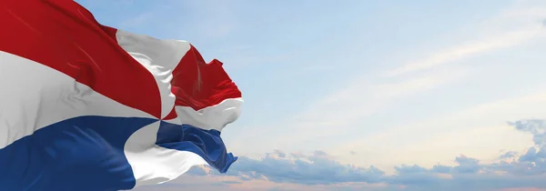 荷兰杰克市的国旗 日落时分 天空一片云彩 全景尽收眼底 荷兰旅行和爱国心的概念 为宽横幅复制空间 3D说明 — 图库照片