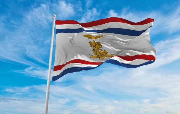日落时分 在乌云密布的天空背景下 全景尽收眼底 荷兰安德西部长的旗帜 荷兰旅行和爱国心的概念 复制宽横幅的空间 — 图库照片