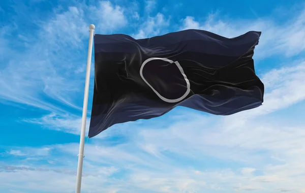 Σημαία Των Βοκιβιανών Κυματίζει Στον Άνεμο Στον Συννεφιασμένο Ουρανό Ελευθερία — Φωτογραφία Αρχείου