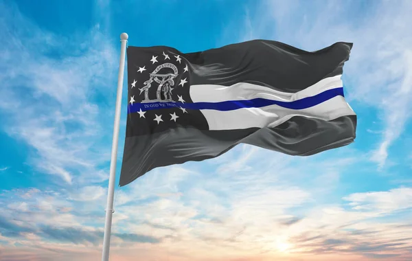 Blauwe Lijn Vlag Van Georgië Staat Usa Bij Bewolkte Lucht — Stockfoto