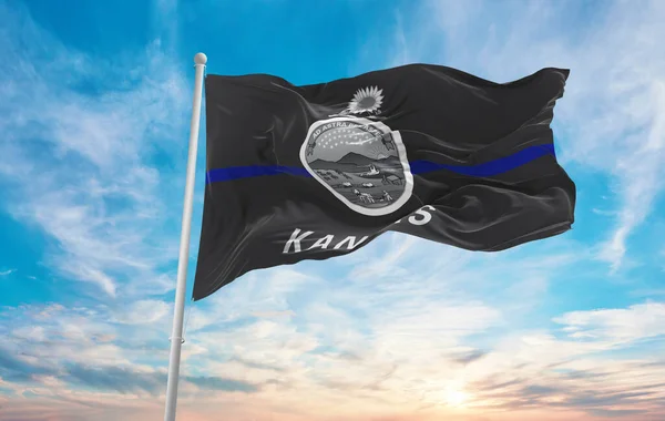 Blauwe Lijn Vlag Van Kansas State Usa Bij Bewolkte Lucht — Stockfoto