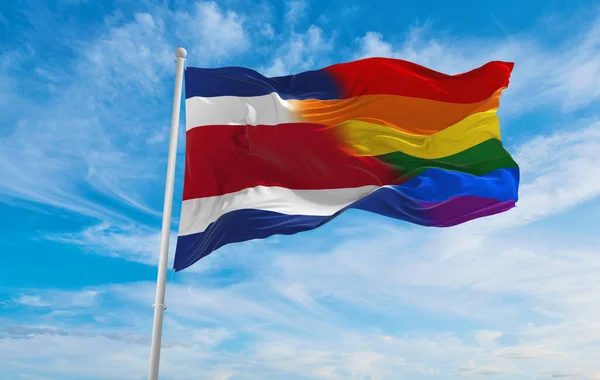 Bandeira Nacional Lgbt Bandeira Costa Rica Acenando Vento Céu Nublado — Fotografia de Stock