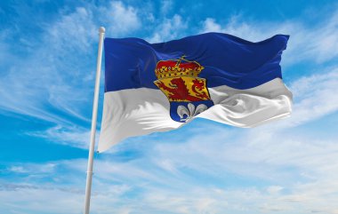 Darmstadt bayrağı, bulutlu gökyüzü arka planında, günbatımında, panoramik manzara. Almanya Federal Cumhuriyeti. Geniş afiş afiş için boşluk kopyala