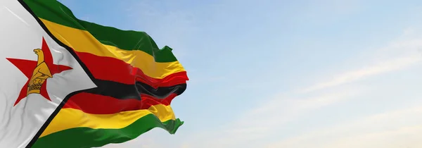 Bandeira Oficial Zimbábue Fundo Céu Nublado Pôr Sol Vista Panorâmica — Fotografia de Stock