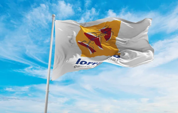 Vlajka Bývalého Regionu Lorraine Francie Oblačném Pozadí Oblohy Při Západu — Stock fotografie