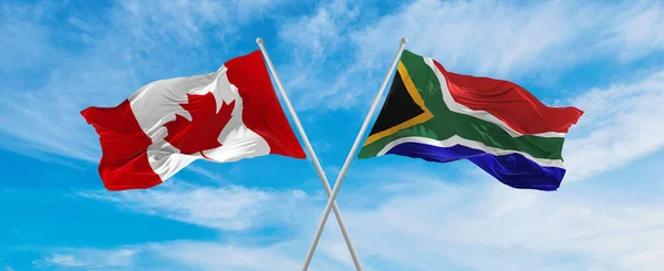 Kanada Dél Afrika Nemzeti Zászlóit Keresztezték Felhős Égbolton Lobogtak Szélben — Stock Fotó
