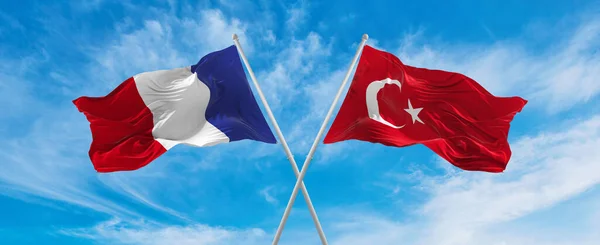 Doorkruiste Nationale Vlaggen Van Frankrijk Turkije Vlag Wapperend Wind Bij — Stockfoto