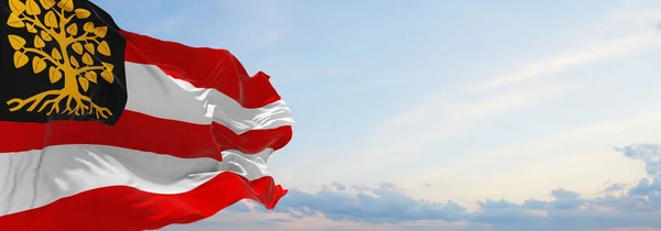 荷兰赫托根博什的旗帜 日落时分 在云天背景下 全景尽收眼底 荷兰旅行和爱国心的概念 复制宽横幅的空间 — 图库照片