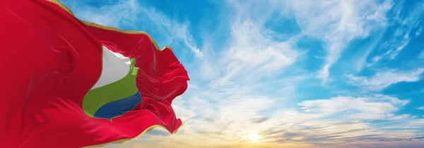 Bandeira Abruzzo Itália Fundo Céu Nublado Pôr Sol Vista Panorâmica — Fotografia de Stock