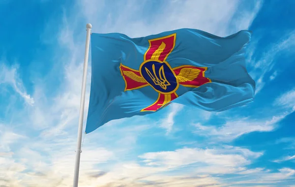 Flagga Fänrik Ukrainska Flygvapnet Ukraina Molnig Himmel Bakgrund Solnedgången Panoramautsikt — Stockfoto