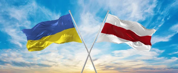 Croisé Les Drapeaux Nationaux Ukraine Drapeau Biélorussie Agitant Dans Vent — Photo