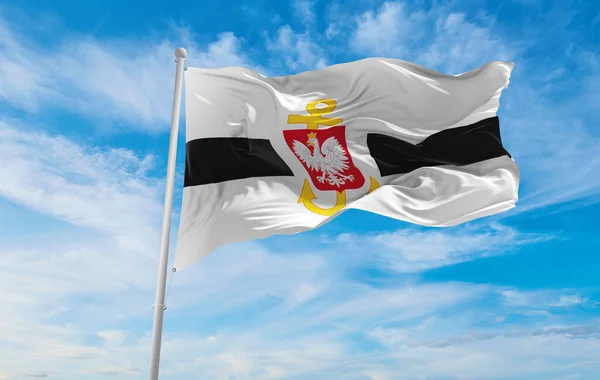 Zászló Képzési Hajó Szolgáltatás Fekete Lengyelország Felhős Háttér Naplementekor Panorámás — Stock Fotó