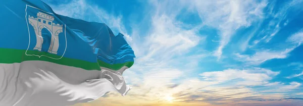 Bandeira Rivne Ucrânia Fundo Céu Nublado Pôr Sol Vista Panorâmica — Fotografia de Stock