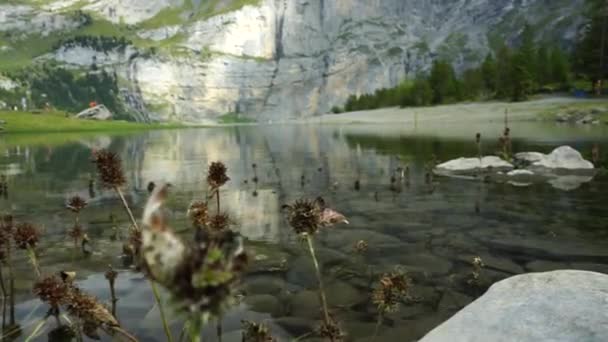 Lake Oeschinen Switzerland Seen Beach — Stockvideo