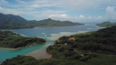 Huahine: İHA 'nın iki tarafı arasındaki kanal