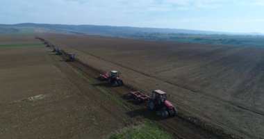 Plough Makineleriyle Tarım Alanının Drone 'undan Hava Görüntüsü.