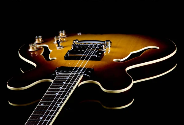 Oblique Widok Pół Akustyczna Gitara Elektryczna Czarno — Zdjęcie stockowe