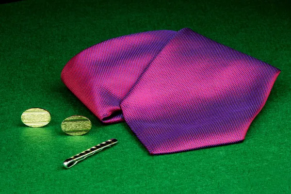 Cuff Links Tie Pin Silk Tie Green Felt Table Top — Stock Photo, Image