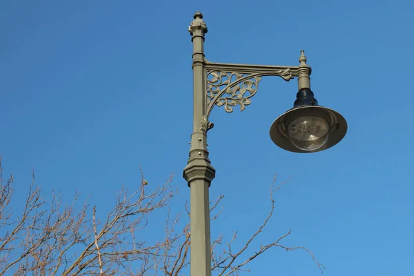 Modern Retro Styled Street Lamp Edinburgh Street Blue Autumn Sky — Zdjęcie stockowe