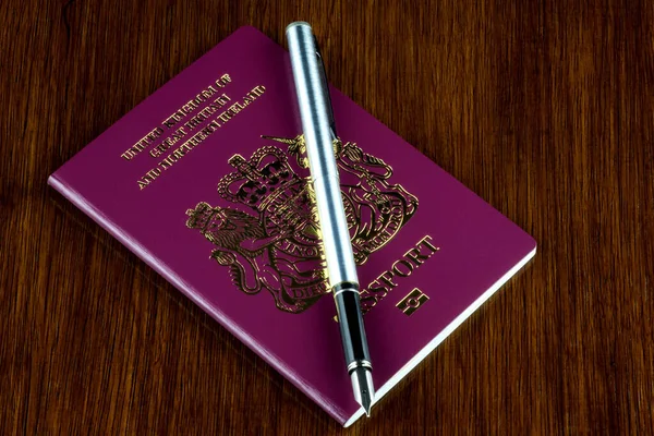 Passport Fountain Pen Old Varnished Wood Table Top — Stock Photo, Image