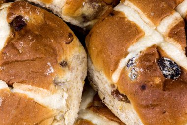 Sıcak Paskalya çöreklerinin yakın görüntüsü