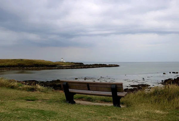 Public Bench Seat Overlooking Small Lighthouse Elie Fife Scotland — Foto de Stock
