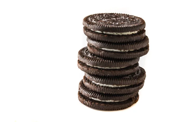 Den Helder, Países Baixos. Julho de 2021. Cookies Oreo isolados sobre fundo branco. — Fotografia de Stock