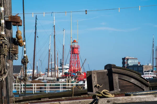 Den Helder, Nederländerna, Maart 2022. Tidigare Willemsoords varv i hamnen i Den Helder, Nordholland. — Stockfoto