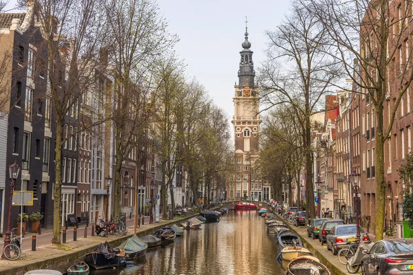 Amsterdam, Hollanda, Nisan 2022. Zuiderkerk ve Amsterdam 'daki Groenburgwal. Yüksek kalite fotoğraf