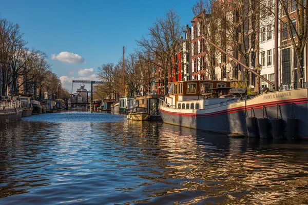 Amsterdam Hollanda Nisan 2022 Amsterdam Yüzen Evler Yenilenmiş Depoları Olan — Stok fotoğraf