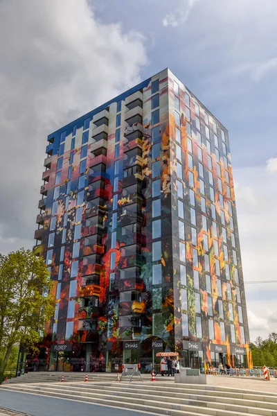 Almere, Hollanda, Mayıs 2022. Floriade Expo 2022, Almere 'deki konut kulesi. Yüksek kalite fotoğraf