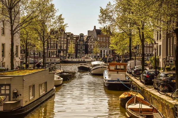 Amsterdam Hollanda Mayıs 2022 Amsterdam Daki Amstel Nehrindeki Dans Evleri — Stok fotoğraf