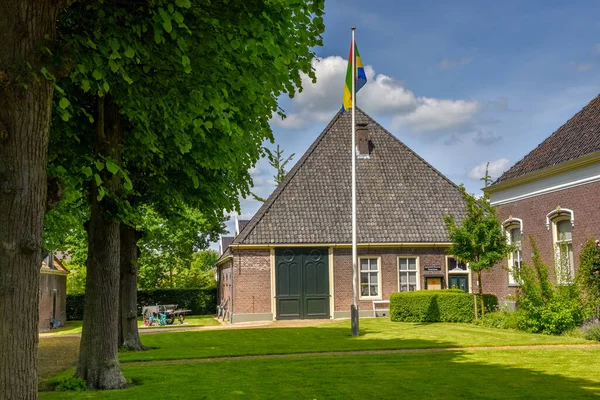 2022年5月 荷兰奥特列克 弗里斯兰西部农村的传统农舍和谷仓 高质量的照片 — 图库照片