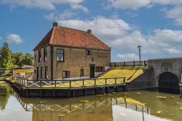 Enkhuizen Holanda Junho 2022 Bar Antigo Com Terraço Enkhuizen Foto — Fotografia de Stock