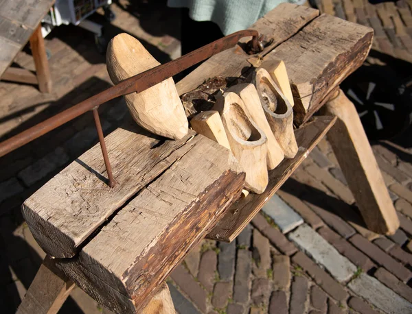 Enkhuizen Países Baixos Junho 2022 Processo Fabricação Sapatos Madeira Foto — Fotografia de Stock