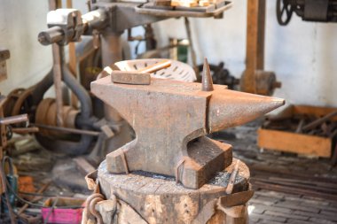 Texel, Netherlands. August 2022. Old workshop of a blacksmith with anvil and hammer. High quality photo