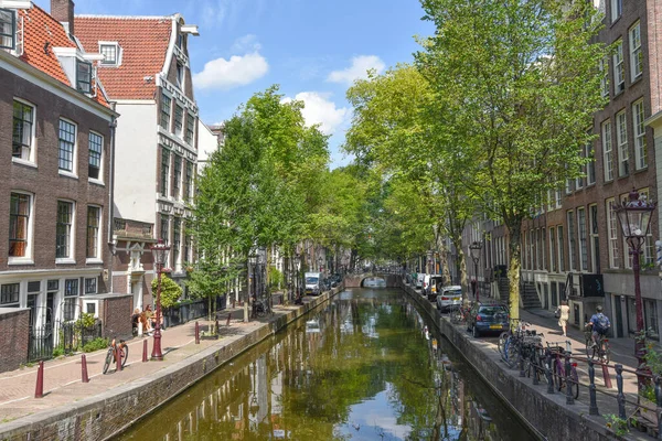 Amsterdam Hollanda Ağustos 2022 Amsterdam Daki Kanallardan Birinin Görüntüsü Yüksek — Stok fotoğraf