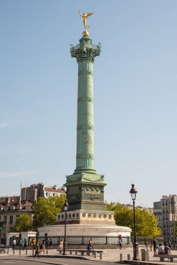Paris, Fransa. Ağustos 2022. Bastille 'deki Colonne de Juillet anıtı. Yüksek kalite fotoğraf