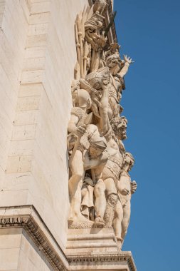 Paris, Fransa. Ağustos 2022. Paris 'teki d' Etoile Meydanı 'ndaki Zafer Takı. Yüksek kalite fotoğraf