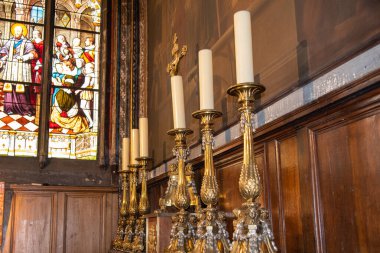 Paris, Fransa. Ağustos 2022. Paris Quartier Latincede Eglise Saint Severin 'in iç mekanı. Yüksek kalite fotoğraf