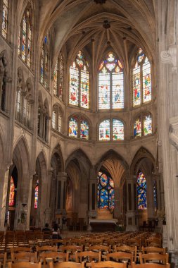 Paris, Fransa. Ağustos 2022. Paris Quartier Latincede Eglise Saint Severin 'in iç mekanı. Yüksek kalite fotoğraf